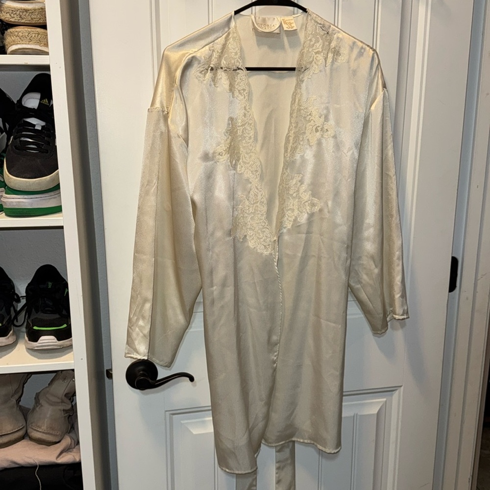 Vintage Gold Label Victoria's secret ivory robe size 0/S